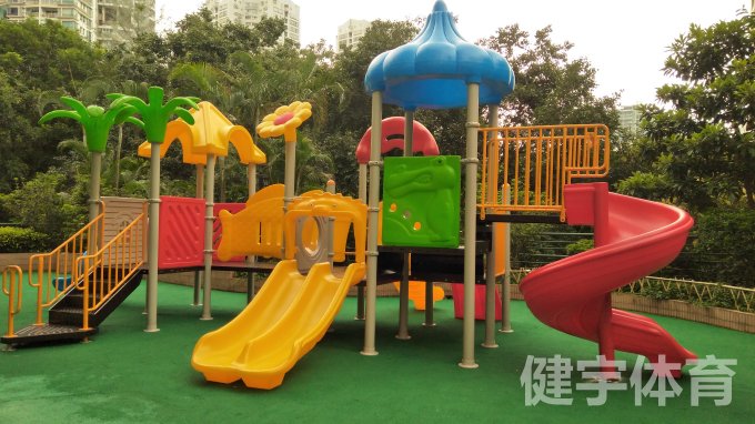 深圳市南山區(qū)創(chuàng)世紀(jì)濱?；▓@兒童滑滑梯安裝